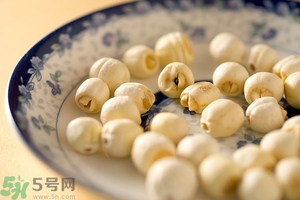 蓮子心泡水喝能去火嗎？蓮子心泡水喝有什么好處？