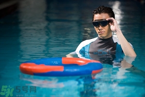不會游泳可以浮潛嗎？浮潛需要會游泳么？