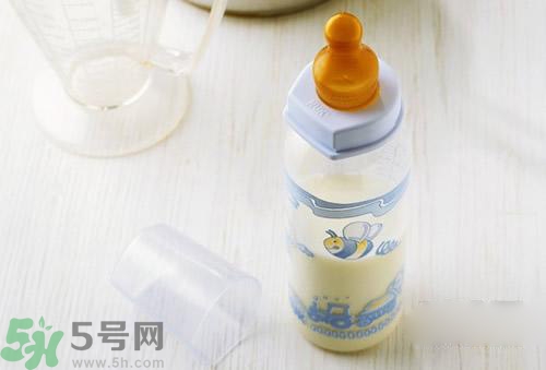 奶粉結塊是怎么回事？奶粉結塊可以吃嗎？