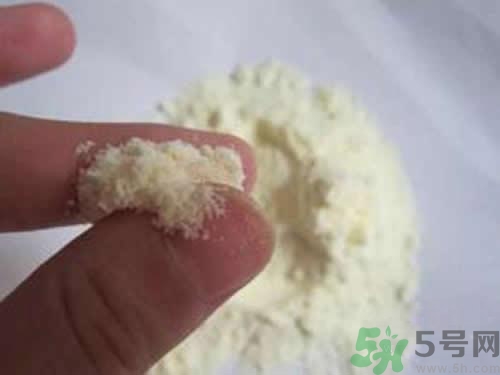 怎么判斷奶粉有沒有變質(zhì)？判斷奶粉變質(zhì)的方法