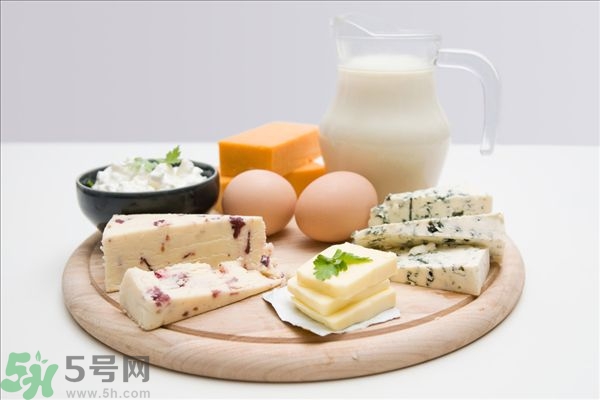 一天喝多少牛奶最好？牛奶一天喝多少合適？