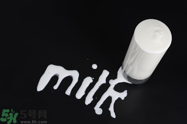 一天喝多少牛奶最好？牛奶一天喝多少合適？