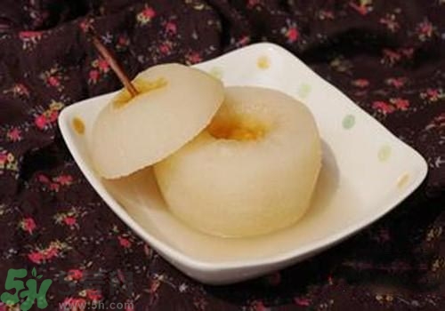 發燒可以喝冰糖雪梨嗎？發燒喝冰糖雪梨好嗎？