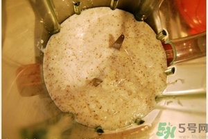 香瓜里面有紅點能吃嗎？香瓜瓤里面有紅點還能吃嗎？