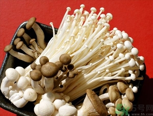 金針菇發霉了能吃嗎？金針菇長白毛還能吃嗎？