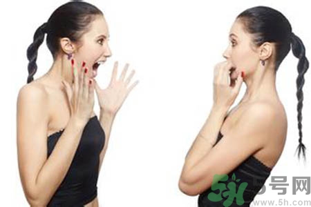 女人為什么一個(gè)胸大一個(gè)胸小？女人的兩個(gè)胸為什么不一般大？