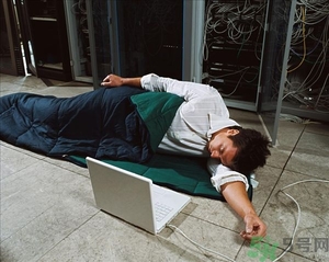 睡眠不規(guī)律如何調(diào)整？睡眠不規(guī)律會(huì)胖嗎？