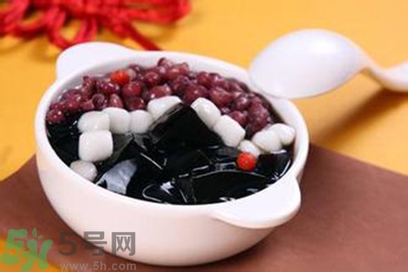 仙草是龜苓膏嗎？仙草和龜苓膏的區(qū)別？