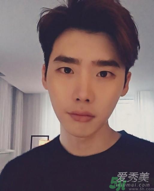 李鐘碩發型是什么？姜哲發型是什么？
