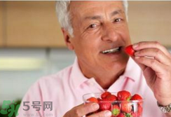 老年人骨質疏松吃什么好？骨質疏松應該如何預防？
