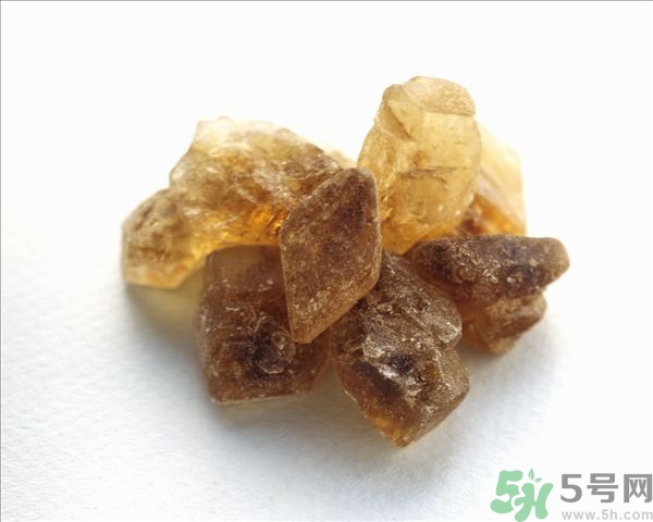 黃冰糖和白冰糖哪個好?黃冰糖和白冰糖的區別