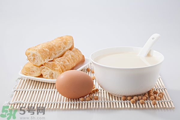 豆奶粉結(jié)塊還能喝嗎？豆奶粉分層還能喝嗎？