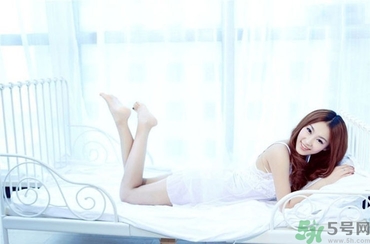 初一女孩能穿情趣內(nèi)衣嗎？初中女生應(yīng)該穿什么內(nèi)衣？