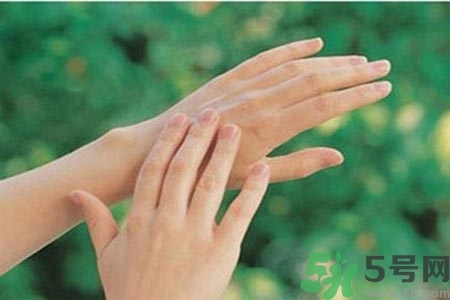 ?手指關節(jié)疼痛的危害？如何緩解手指關節(jié)疼痛？