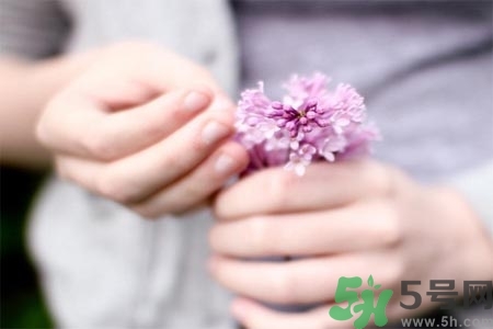 ?手指關節(jié)疼痛的危害？如何緩解手指關節(jié)疼痛？