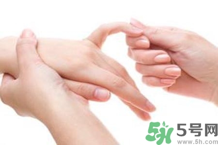 ?手指關節(jié)疼痛的危害？如何緩解手指關節(jié)疼痛？