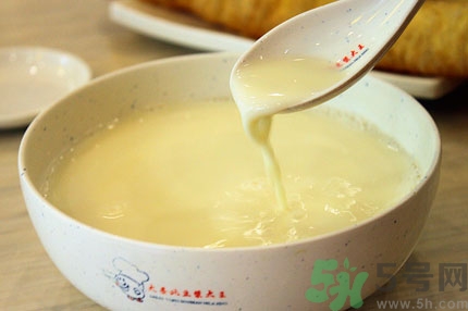 吃葡萄可以喝豆漿嗎?葡萄能和豆漿一起吃嗎?