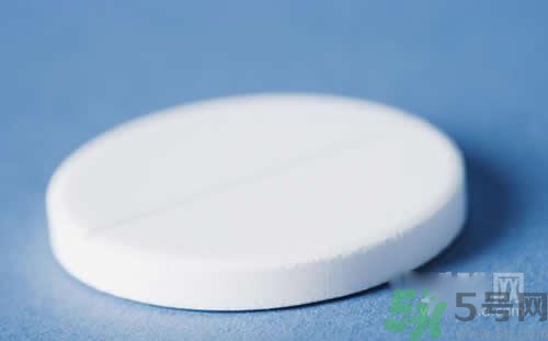 鈣片和維生素c可以一起吃嗎？鈣片和維生素一起吃好不好？