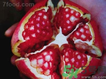 石榴里面發黑能不能吃？石榴發黑怎么辦？