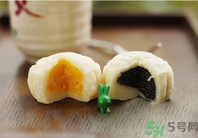 冰皮月餅是雪月餅嗎？冰皮月餅和雪月餅哪個好吃？