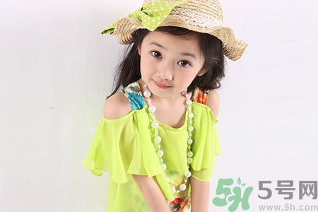 9歲女生的標準身高體重是多少？9歲女生正常身高體重是多少？
