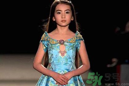 9歲女生的標準身高體重是多少？9歲女生正常身高體重是多少？