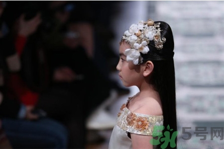 9歲女生的標準身高體重是多少？9歲女生正常身高體重是多少？