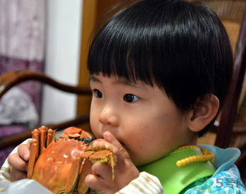 小孩子可以吃螃蟹嗎？小孩吃螃蟹好嗎？