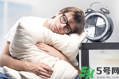 下午犯困怎么辦？犯困按摩什么穴位效果最快？