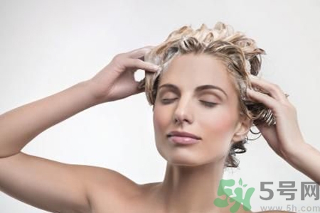 頭皮癢怎么辦？頭皮癢脫發(fā)怎么治？