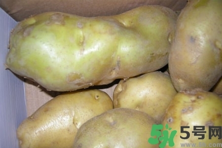 土豆發(fā)綠還能吃嗎？土豆發(fā)綠皮削皮后能吃嗎？