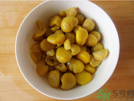 熟板栗怎么去皮最快?煮熟板栗怎么去皮? 熟板栗怎么去皮最快?煮熟板栗怎么去皮?