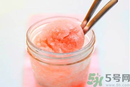 吃冰可以治療感冒嗎？喉嚨痛可以吃冰淇淋嗎？