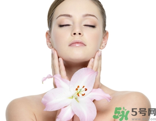 夏天曬黑了多久恢復(fù)？夏天曬黑了怎么白回來？