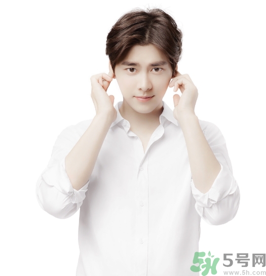 結(jié)婚可以穿白色襯衫嗎？結(jié)婚可以穿藍(lán)色西裝嗎？