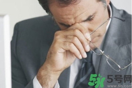 眼睛干澀看東西模糊怎么回事？眼睛干澀看東西模糊怎么辦？