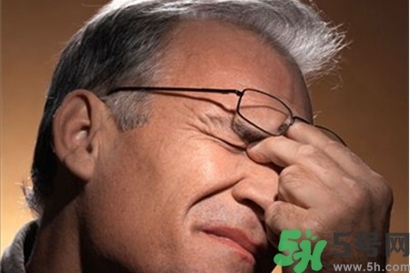 眼睛干澀看東西模糊怎么回事？眼睛干澀看東西模糊怎么辦？