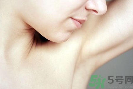 女生幾歲腋下開始長毛？腋毛有什么作用？