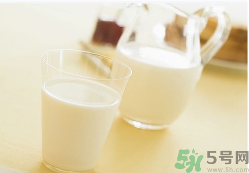 嬰兒奶粉大人能喝嗎？嬰兒奶粉大人喝了會(huì)怎樣？