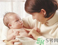 給寶寶斷奶寶寶哭的厲害怎么辦？給寶寶斷奶的正確方法
