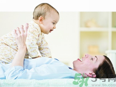 母乳喂養(yǎng)的好處有哪些？母乳喂養(yǎng)怎么知道寶寶吃飽了沒？