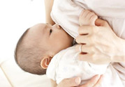 母乳喂養的好處有哪些？母乳喂養怎么知道寶寶吃飽了沒？