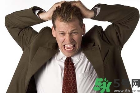 頭發(fā)油膩掉發(fā)怎么辦？頭發(fā)油膩掉發(fā)怎么回事？