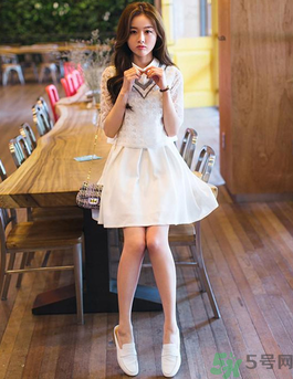 十月份可以穿裙子嗎？十月份穿什么衣服合適？
