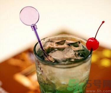 孕婦能喝碳酸飲料嗎？孕婦喝碳酸飲料對胎兒有影響嗎？