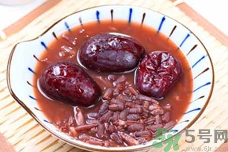 寒露手腳冰涼喝什么好？手腳發(fā)涼喝三紅湯有什么好處？