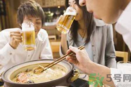 吃火鍋能喝啤酒嗎？吃火鍋喝啤酒對身體好嗎？