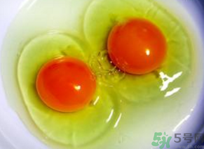 雞蛋黃發(fā)紅是怎么回事？雞蛋黃發(fā)紅可以吃嗎？