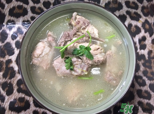 煮排骨用涼水還是熱水？燉排骨用熱水好還是涼水好？
