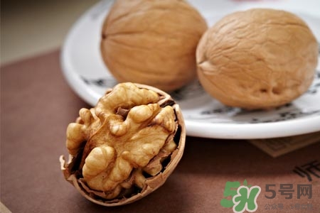 晚上吃核桃會(huì)胖嗎？核桃吃多了會(huì)變胖嗎？